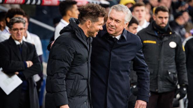 Simeone y Carlo Ancelotti en un derbi (Europa Press)