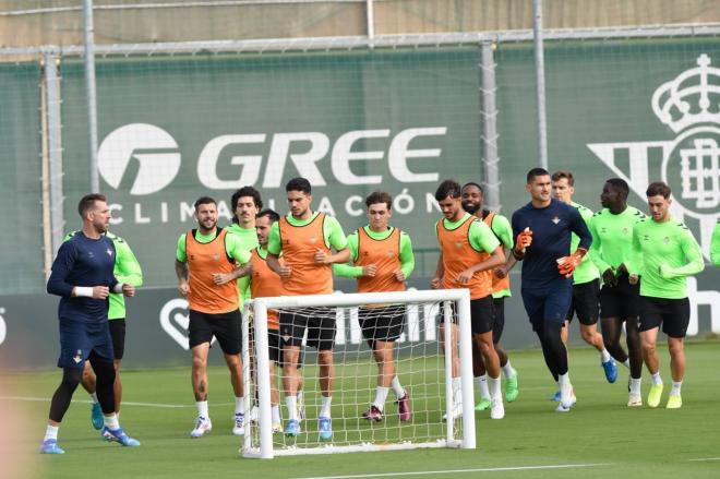 Imagen de un entrenamiento del Real Betis (Foto: Kiko Hurtado)