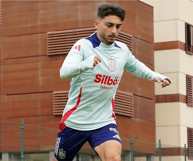 Raúl Moro en un entrenamiento con la sub 21 (Foto: cuenta oficial de Instagram del jugador).