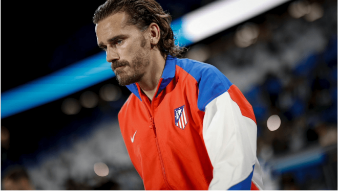 Antoine Griezmann, con la nueva chaqueta del Atlético (Foto: ATM).