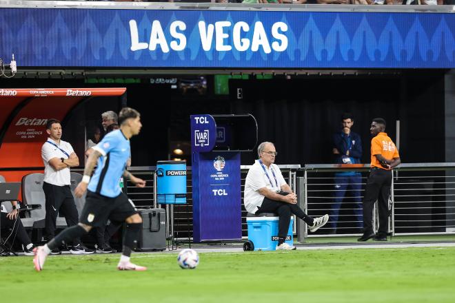 Marcelo Bielsa en una nevera con la selección uruguaya (Cordon Press)