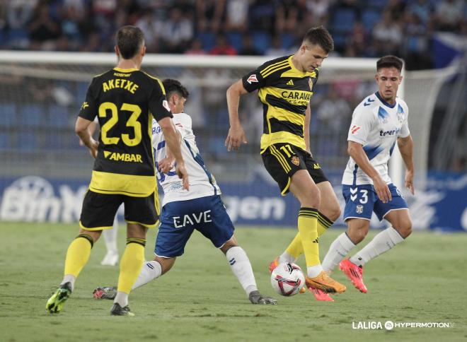 Samer Bazdar, en el Tenerife - Real Zaragoza (Foto: LALIGA).