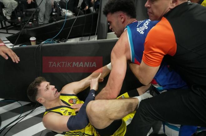 Imagen de la pelea entre Tarık Biberovic y Elijah Bryant (Foto: TaktikMania)