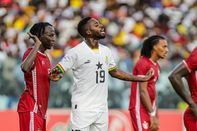 Iñaki Williams pide calma en el partido de Ghana (Foto: Black Stars - Ghana).