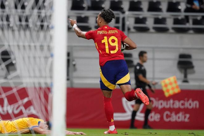 Mateo Joseph celebra uno de sus goles con la sub 21 (Foto: RFEF).