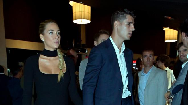 Álvaro Morata y Alice Campello saliendo de un evento (Cordon Press)