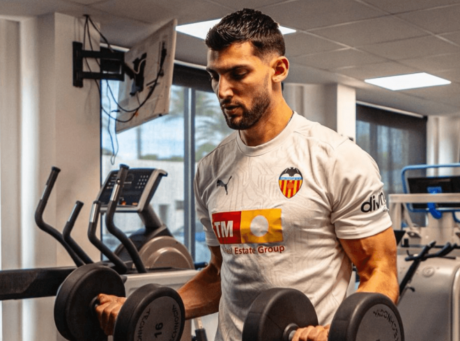 Rafa Mir entrena en el gimnasio.