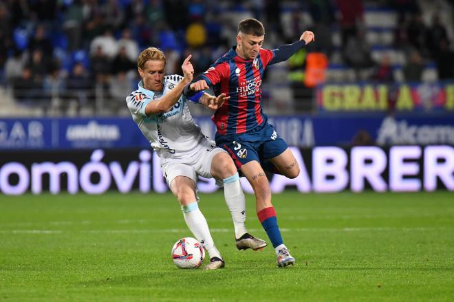 Álex Fernández, en el partido de Huesca (Foto: Cádiz CF).