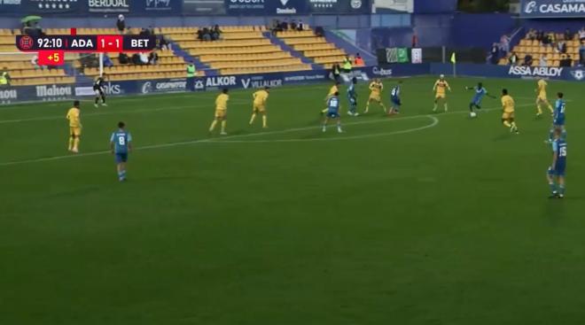 El golazo de Souleymane Faye ante el Alcorcón.