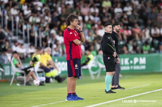 Idiakez da instrucciones en el Elche - Dépor (Foto: LALIGA).