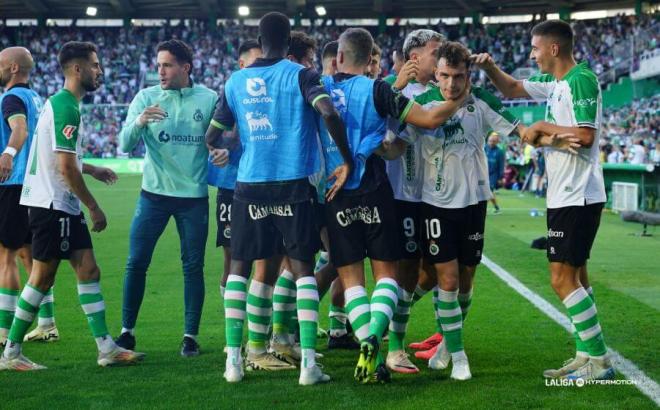 Celebración del gol del Racing al Levante (Foto: LALIGA).