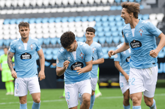 Tincho Conde celebra con Fer López su gol ante el Amorebieta (Foto: RC Celta).