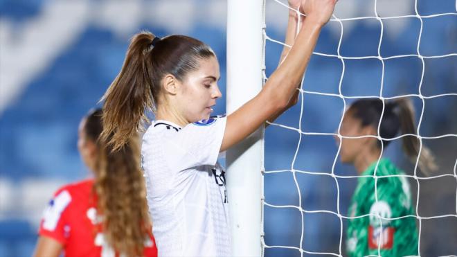 Signe Bruun, jugadora del Real Madrid, con Lola Gallardo al fondo (Foto: Europa Press)