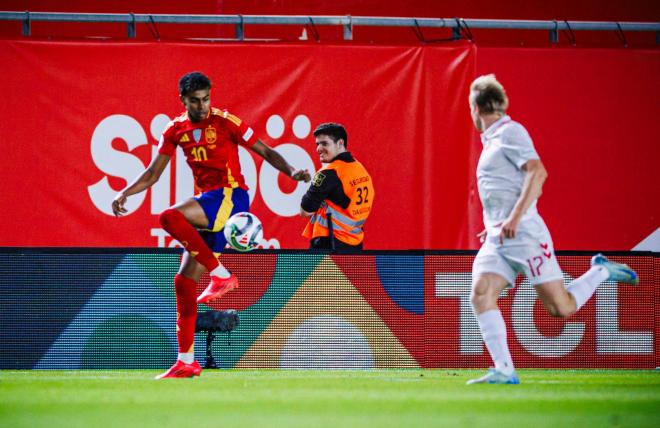 Lamine Yamal en el partido frente a Dinamarca (Foto: SEFutbol)