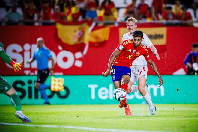 Lamine Yamal en el partido frente a Dinamarca (Foto: SEFutbol).