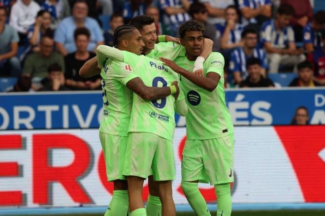 El Barça de Hansi Flick celebrando un gol (Foto: Cordon Press)