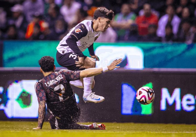 Martín Tejón, en el México - Valencia CF del último parón de selecciones.