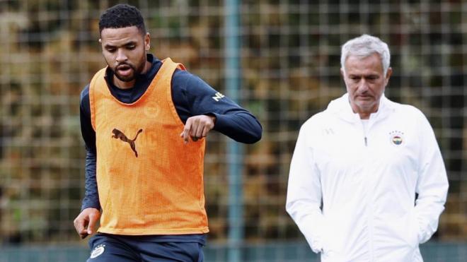 En-Nesyri, durante un entrenamiento (Foto: Fenerbahce).