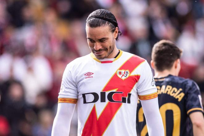 Raúl de Tomás, en un partido con el Rayo Vallecano (Foto: Cordon Press).