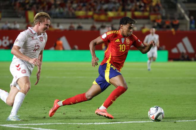 Lamine Yamal durante el partido de España vs Dinamarca (Cordon Press)