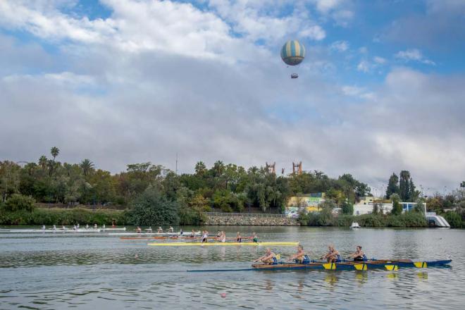 Aguas del Guadalquivir en La Cartuja antes del comienzo de la Sevilla International Rowing Masters Regatta (FOTO: Juanjo Úbeda)