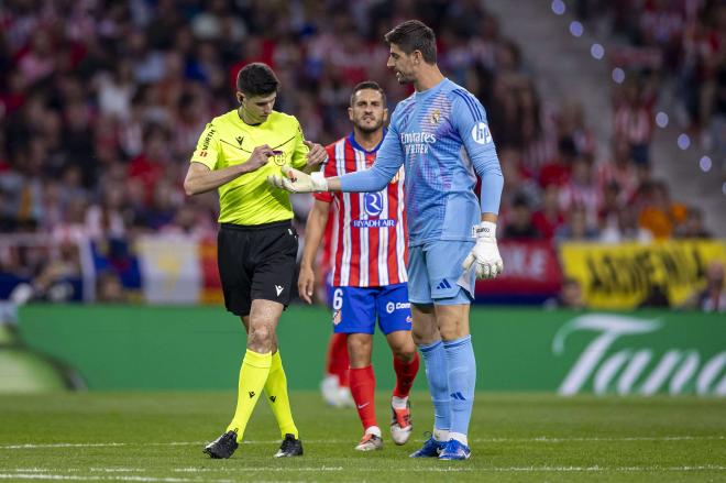 Busquets Ferrer, Koke y Courtois (Cordon Press)