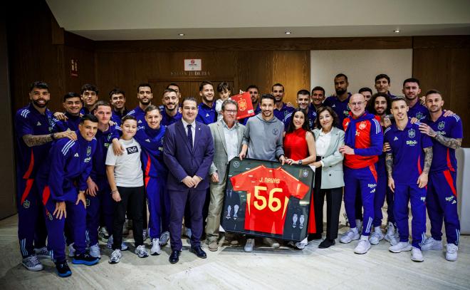 El homenaje de la Selección Española a Jesús Navas (Foto: SEFUTBOL).