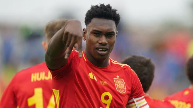 Samu Omorodion celebrando un gol ante Malta Sub 21 (Fuente: SeFutbol)