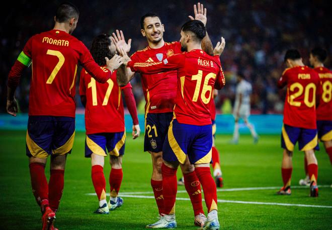 Álex Baena celebra su gol en el España-Serbia (FOTO: Cordón Press).