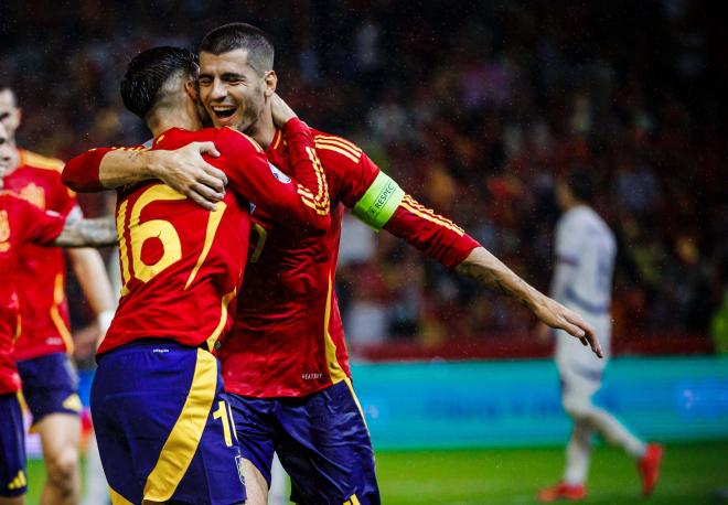 Álvaro Morata celebra su gol en el España-Serbia (Foto: Cordon Press).