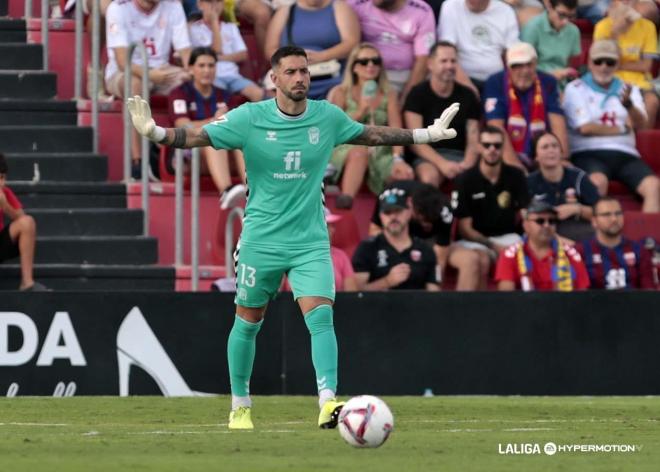 Ian Mackay en un partido con el Eldense (Foto: LALIGA).