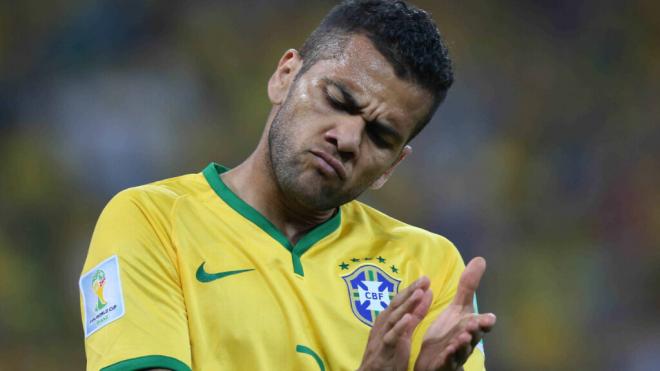 Dani Alves en un partido con Brasil (Cordon Press)