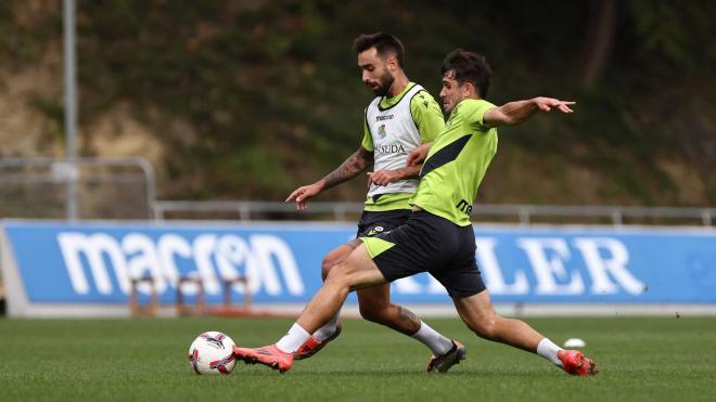 Brais Méndez y Pablo Marín en un entrenamiento en Zubieta (Foto: Real Sociedad).