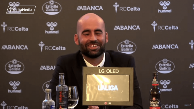 Claudio Giráldez en la rueda de prensa de su renovación. (Foto: Celta)