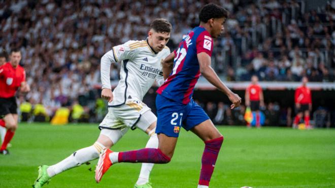 Fede Valverde y Lamine Yamal en El Clásico (Fuente: Cordon Press)