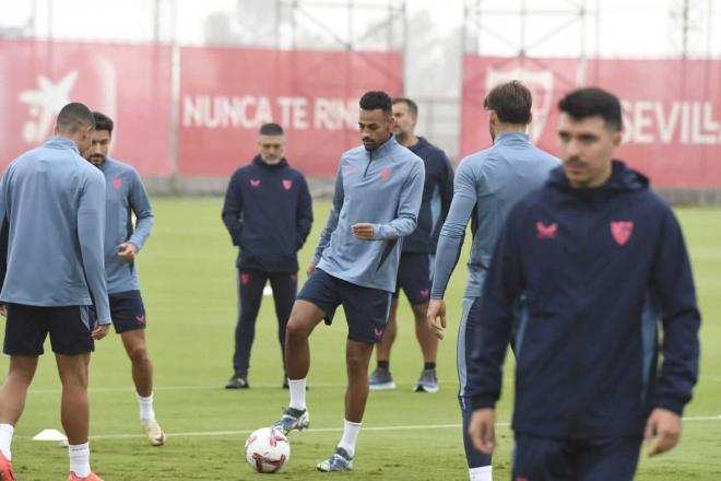 García Pimienta y Sow, en el entrenamiento de este miércoles (Foto: Kiko Hurtado).