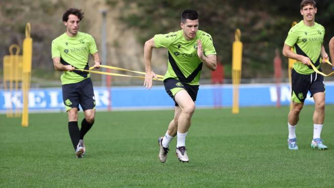 Odriozola, Zubeldia y Aihen Muñoz, en el entrenamiento de este miércoles en Zubieta (Foto: Real S