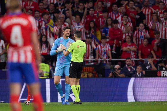 El Valencia CF cuestiona la diferencia de trato recibida respecto al Atlético