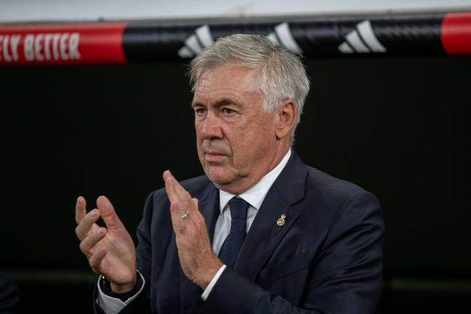 Carlo Ancelotti, en un partido del Real Madrid (Foto: Cordon Press).