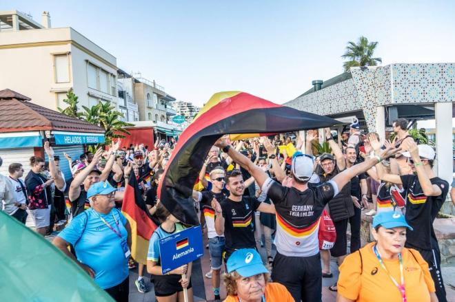 Los deportistas, durante el acto de inauguración.