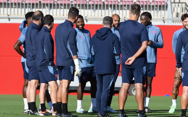 Kelechi Iheanacho, sonriente durante la charla previa a la sesión (Foto: Kiko Hurtado).