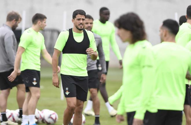 Pablo Fornals en el entrenamiento de este viernes del Betis (foto: Kiko Hurtado).