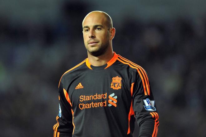 Pepe Reina, en su etapa como portero del Liverpool (Foto: Cordon Press).