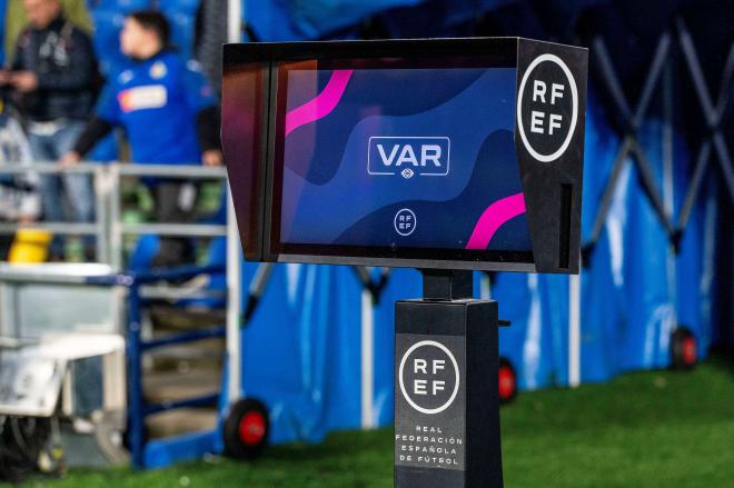 Monitor del VAR de LALIGA (Foto: Cordon Press).