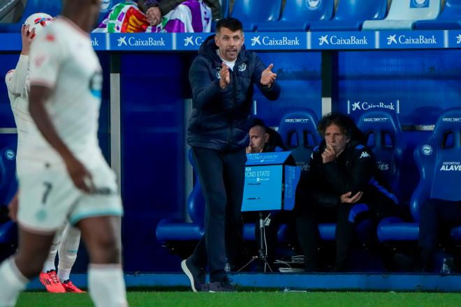 Los jugadores del Real Valladolid celebran el gol de Anuar en Mendizorroza (Foto: LaLiga).