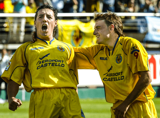 Santi Cazorla, a la izquierda, celebra un gol en sus inicios en el Villarreal. (Foto: VCF)