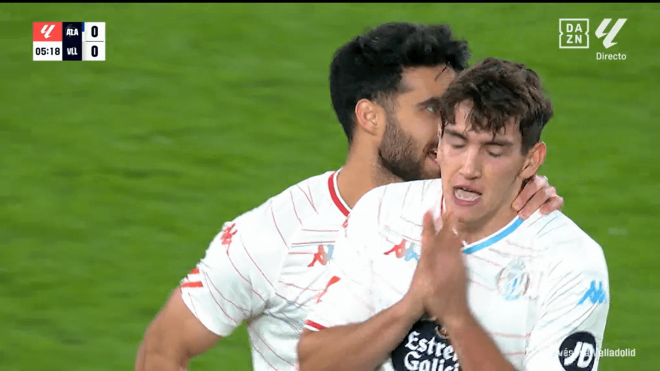 Mario Martín se lamenta tras su fallo en el Alavés-Valladolid (Captura: DAZN).