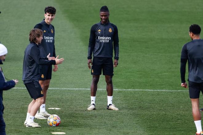 Jacobo, en un entrenamiento del primer equipo del Real Madrid (Foto: Europa Press)