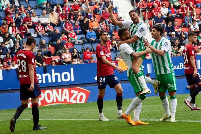 Pablo Fornals celebra un gol en El Sadar (foto: Cordón Press).