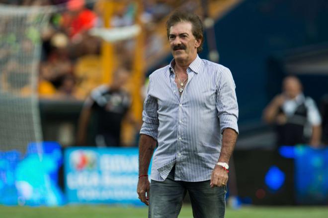 Ricardo La Volpe, durante su última etapa como entrenador, en el Toluca (Foto: Cordon Press).